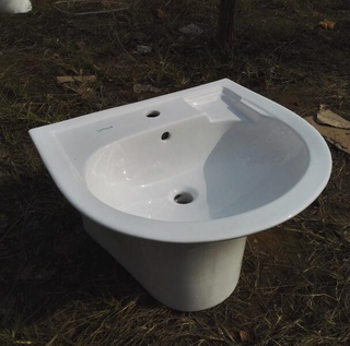 China manufacturer ceramic bathroom washing wall-hung basin for Middle East and Asia market 